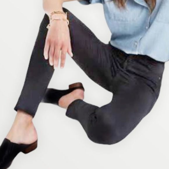 Madewell Denim - 🆕MADEWELL 10” high rise skinny jeans In med black wash. finished hem